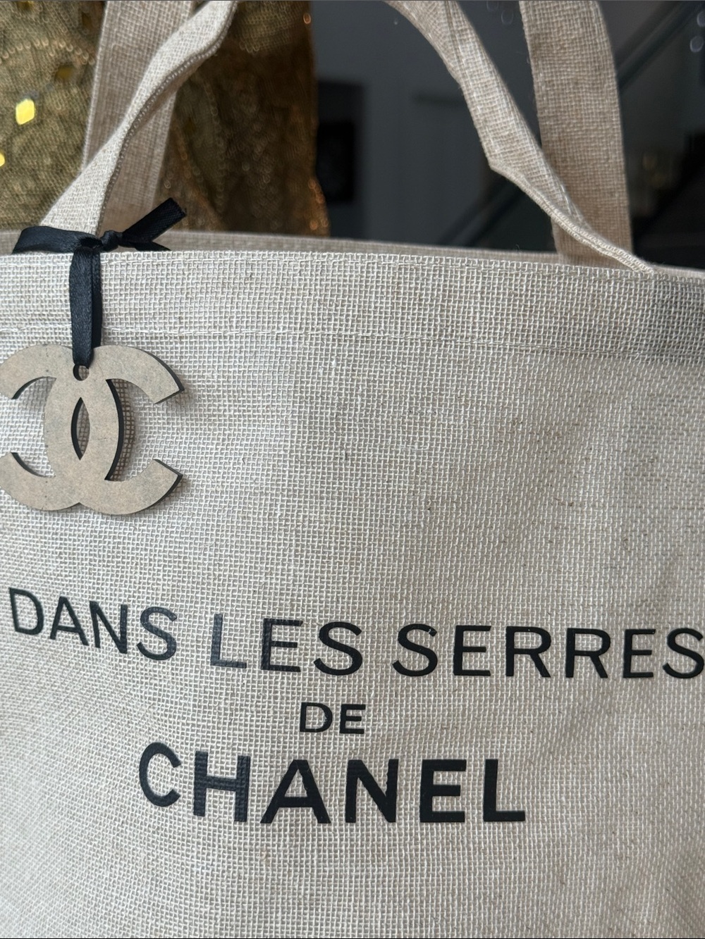 CHANEL Beauty Natural Beige Canvas 'Dans Les Serres' Tote with Logo Charm/Rattan - Picture 4 of 8